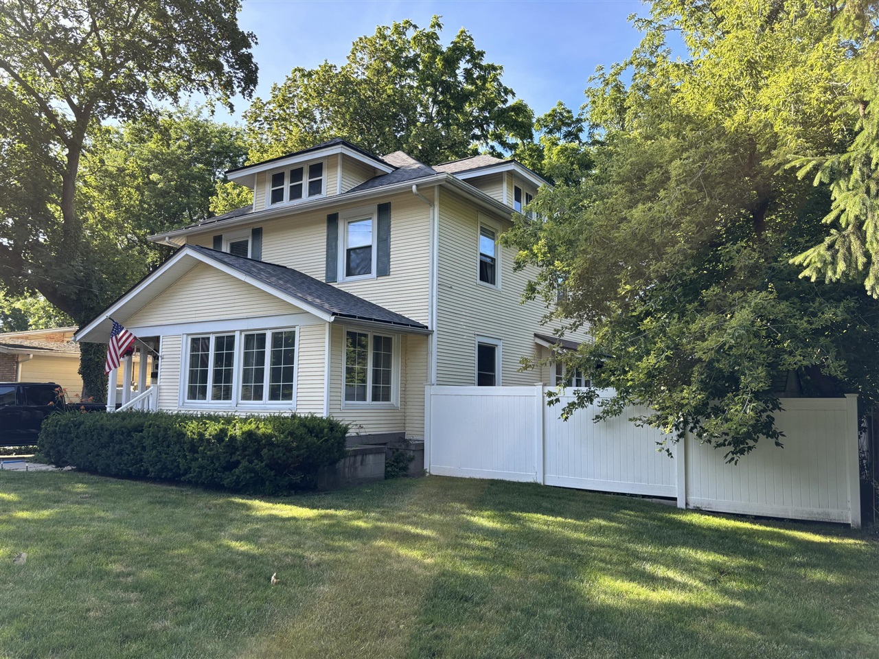 Single family home for sale at 2217 Boston St, Grand Rapids, MI 49506 | MLS# 70530148