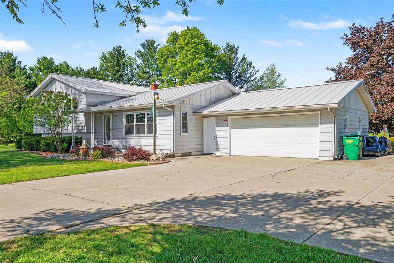 64874 Lutz Road, Constantine, MI, 49042-9741