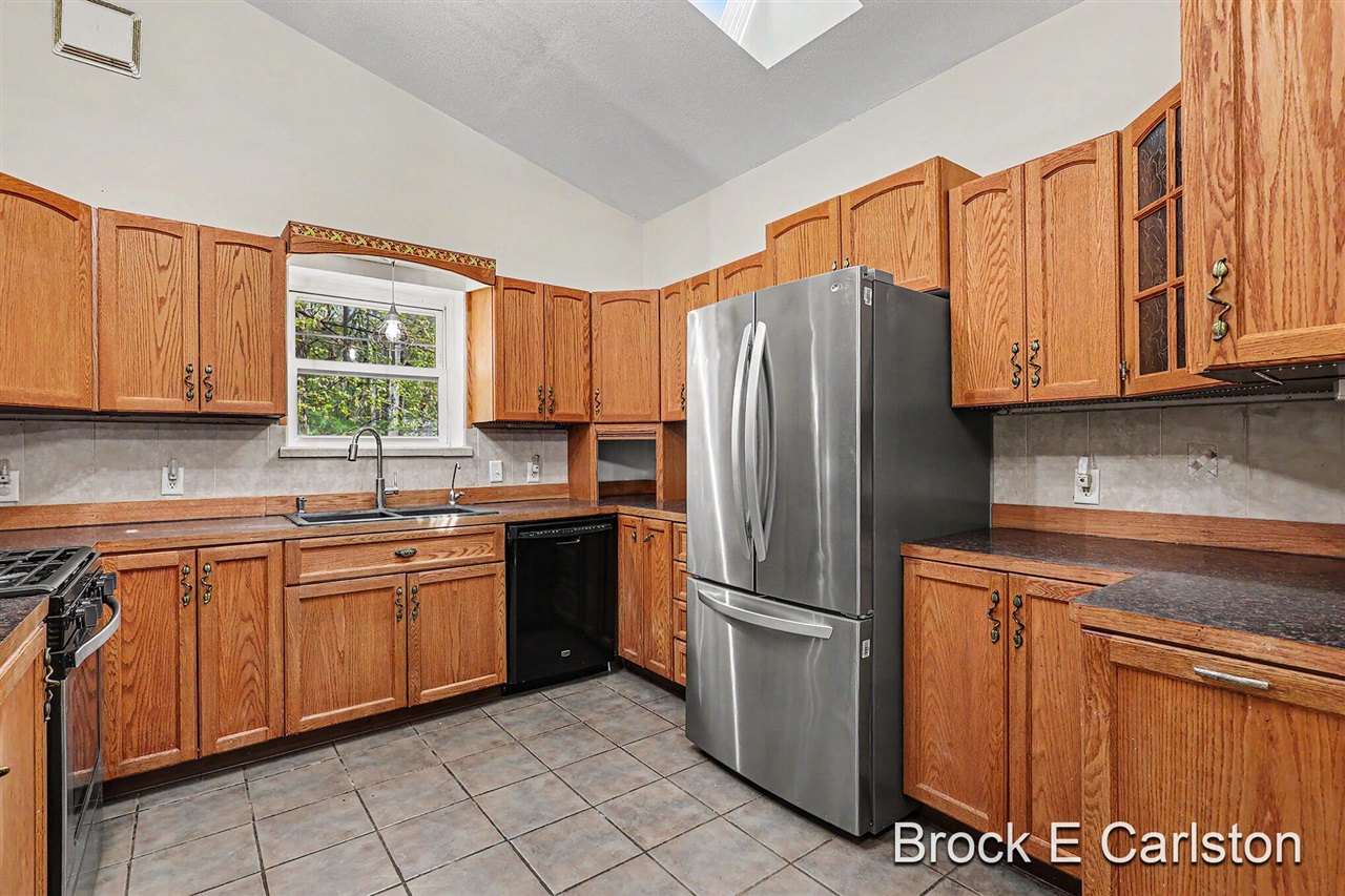 16944 136th Avenue, Nunica, MI, 49448-9780