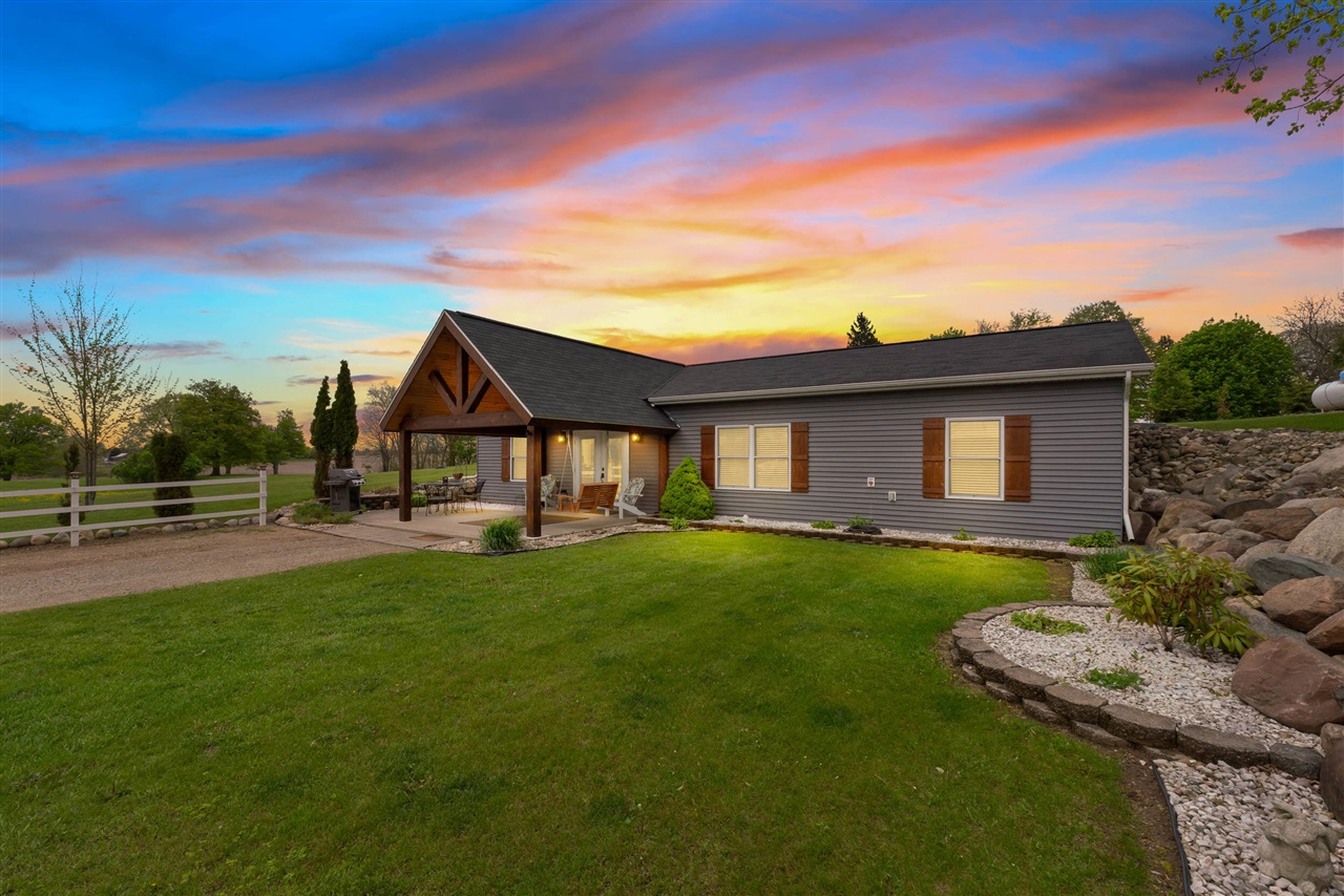 2922 S Hillsdale Road, Hillsdale, MI, 49242-9192
