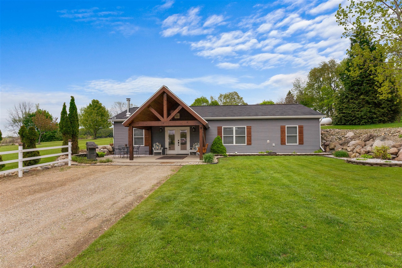 2922 S Hillsdale Road, Hillsdale, MI, 49242-9192