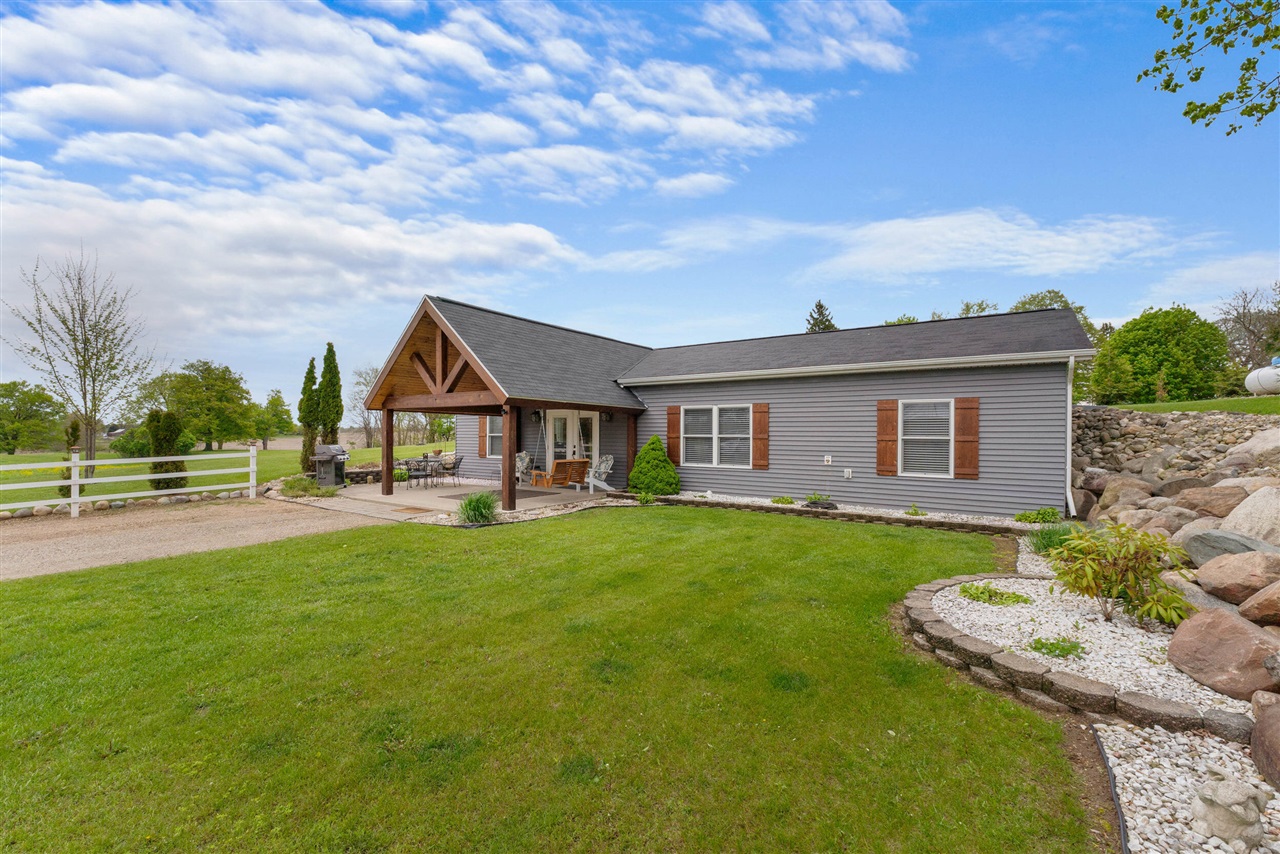 2922 S Hillsdale Road, Hillsdale, MI, 49242-9192