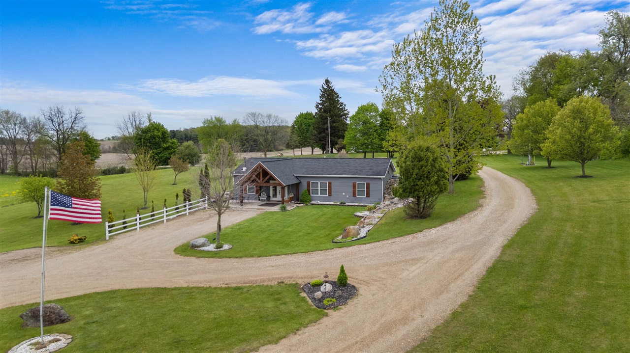 2922 S Hillsdale Road, Hillsdale, MI, 49242-9192