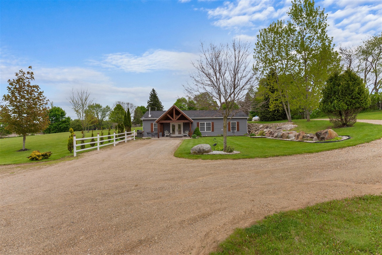 2922 S Hillsdale Road, Hillsdale, MI, 49242-9192