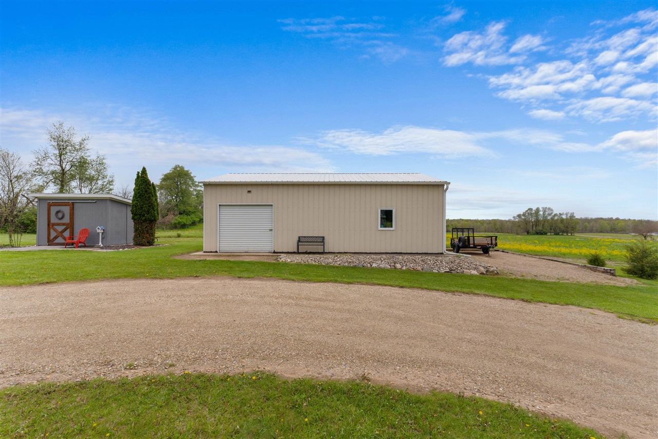 2922 S Hillsdale Road, Hillsdale, MI, 49242-9192