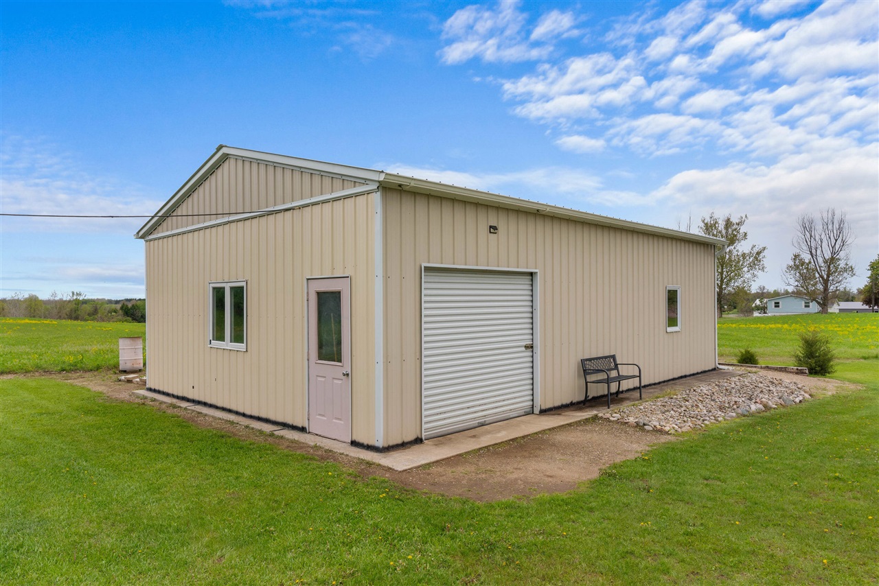 2922 S Hillsdale Road, Hillsdale, MI, 49242-9192