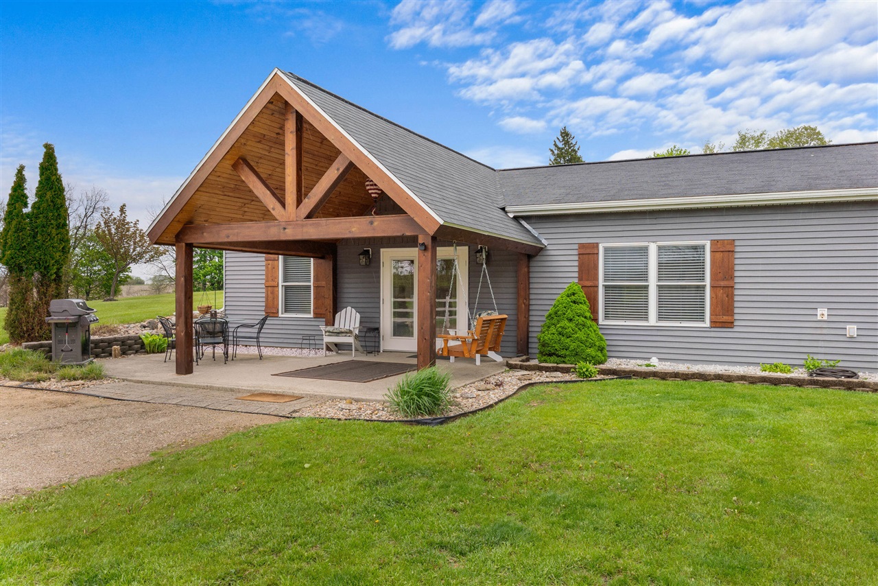2922 S Hillsdale Road, Hillsdale, MI, 49242-9192
