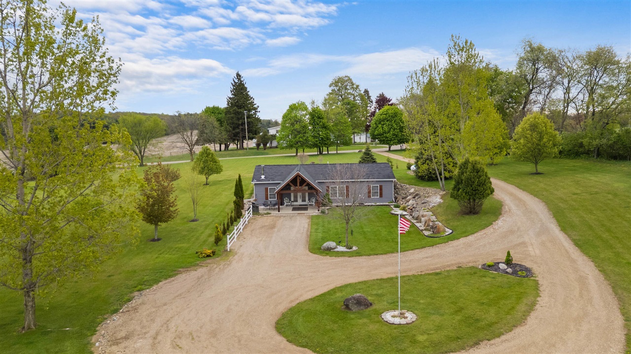 2922 S Hillsdale Road, Hillsdale, MI, 49242-9192