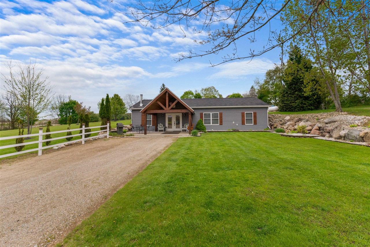 2922 S Hillsdale Road, Hillsdale, MI, 49242-9192