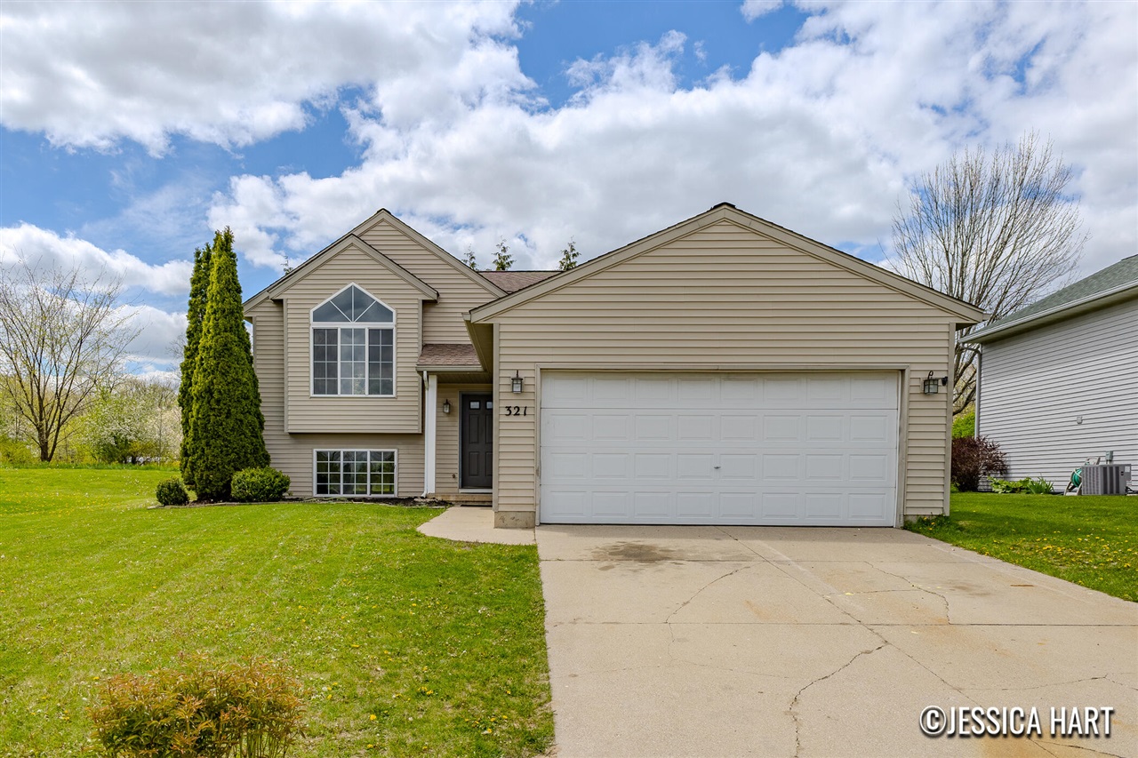 321 Pioneer Trail, Cedar Springs, MI, 49319