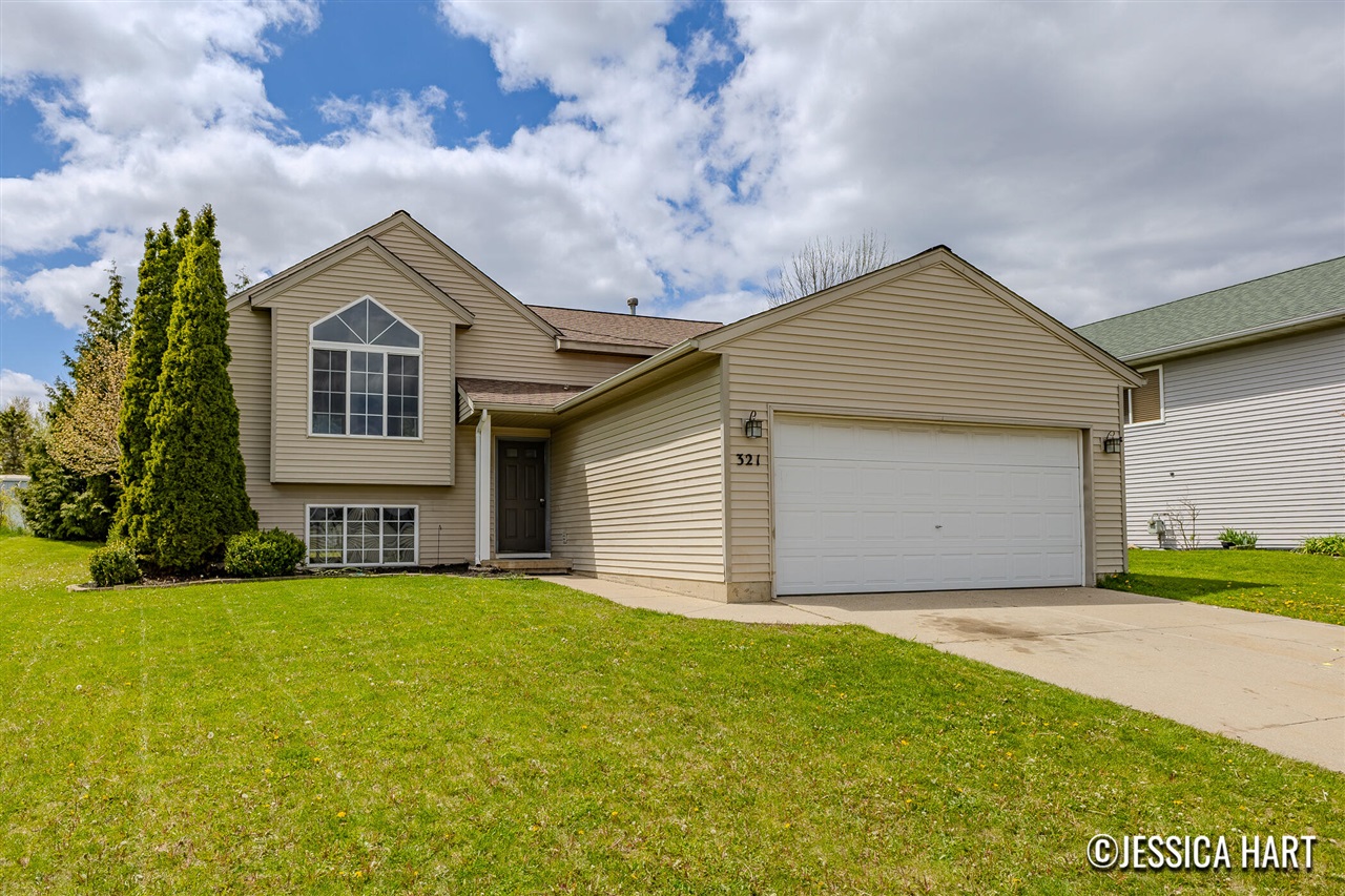 321 Pioneer Trail, Cedar Springs, MI, 49319