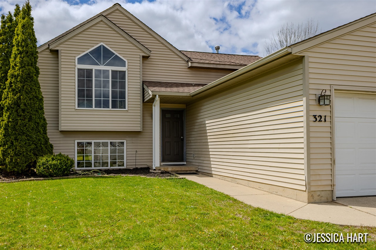 321 Pioneer Trail, Cedar Springs, MI, 49319