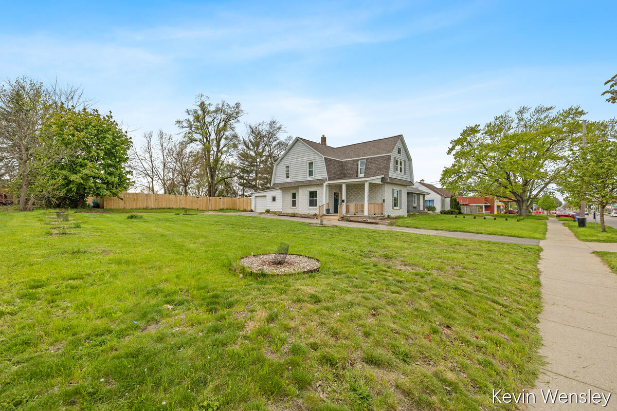 1312 Leonard Street, Grand Rapids, MI, 49505-5513