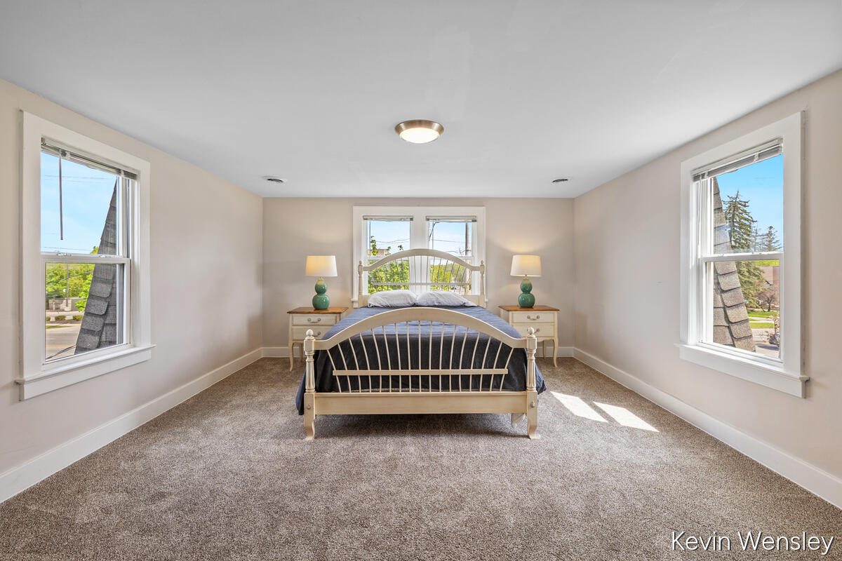 1312 Leonard Street, Grand Rapids, MI, 49505-5513