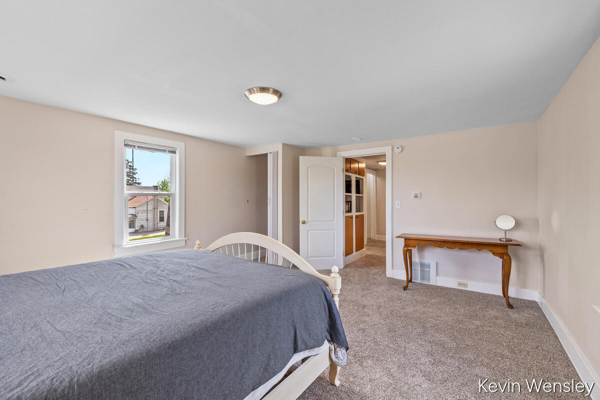 1312 Leonard Street, Grand Rapids, MI, 49505-5513
