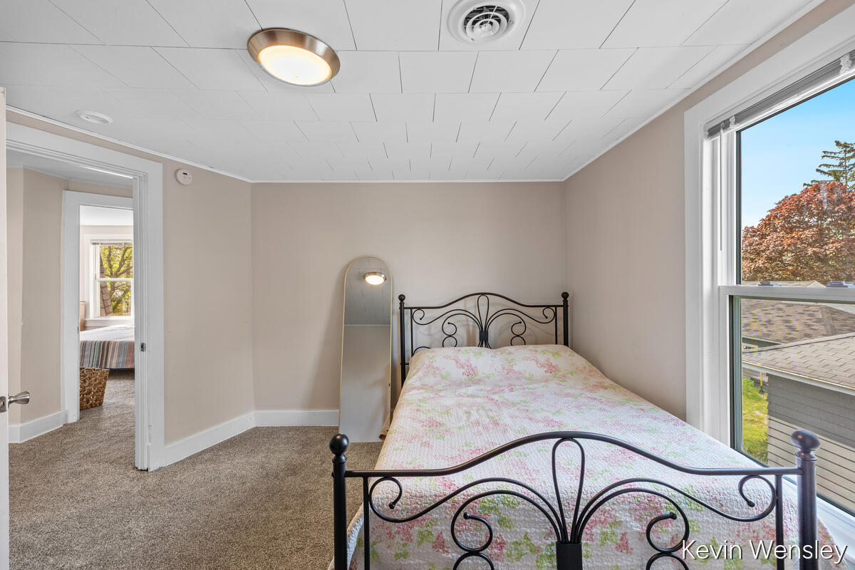 1312 Leonard Street, Grand Rapids, MI, 49505-5513