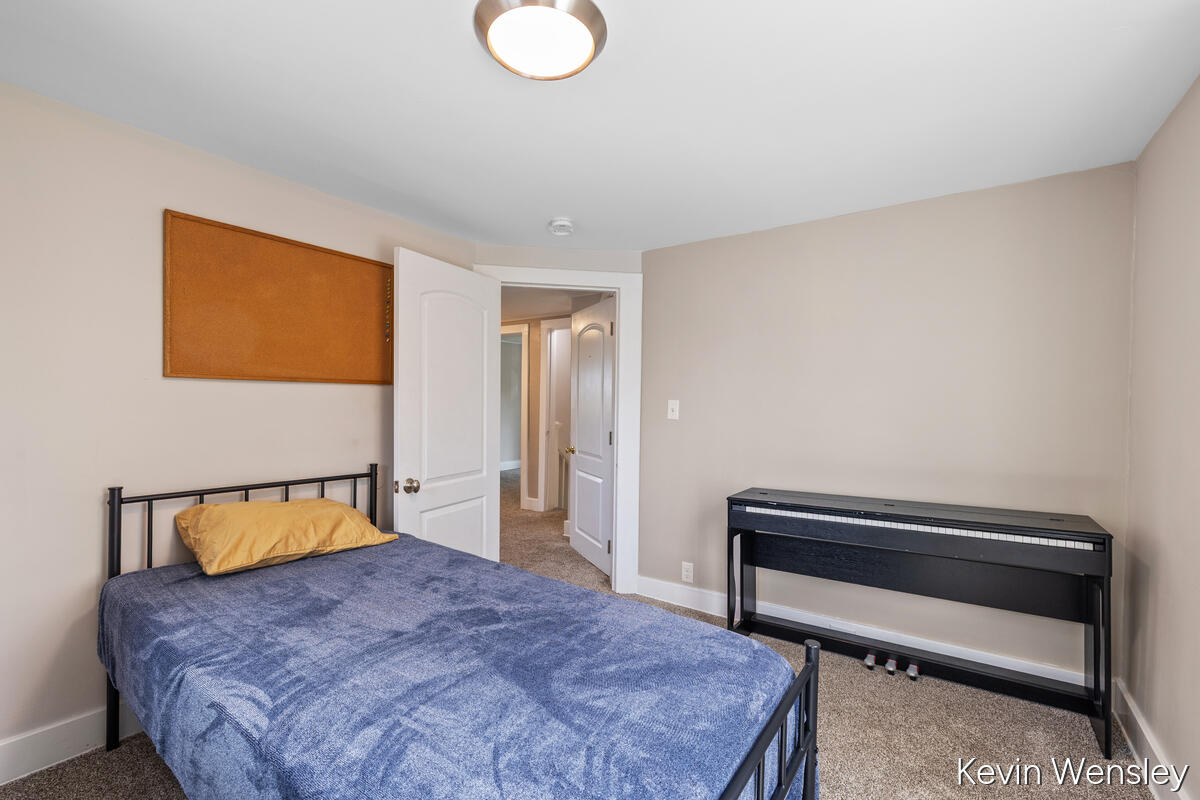 1312 Leonard Street, Grand Rapids, MI, 49505-5513