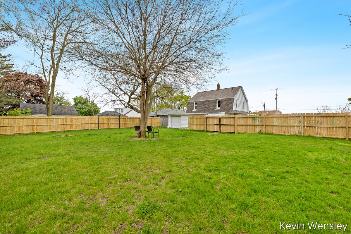 1312 Leonard Street, Grand Rapids, MI, 49505-5513