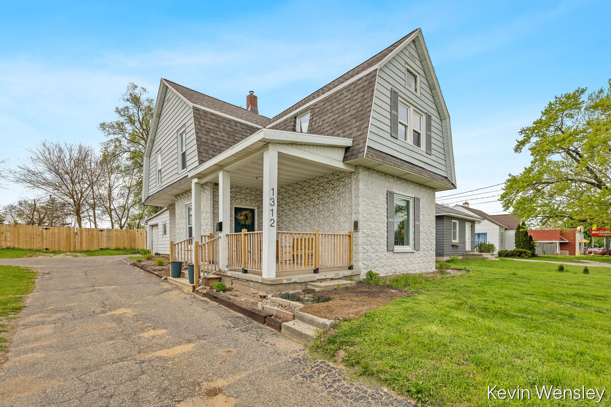 1312 Leonard Street, Grand Rapids, MI, 49505-5513