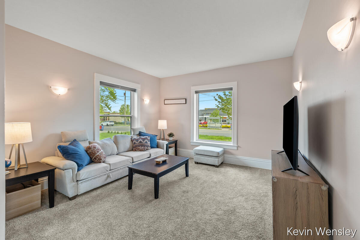 1312 Leonard Street, Grand Rapids, MI, 49505-5513