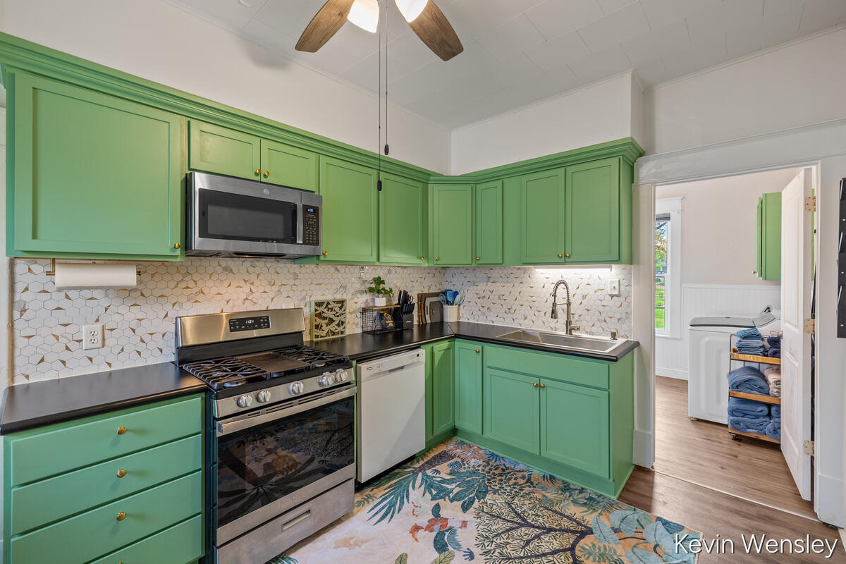 1312 Leonard Street, Grand Rapids, MI, 49505-5513