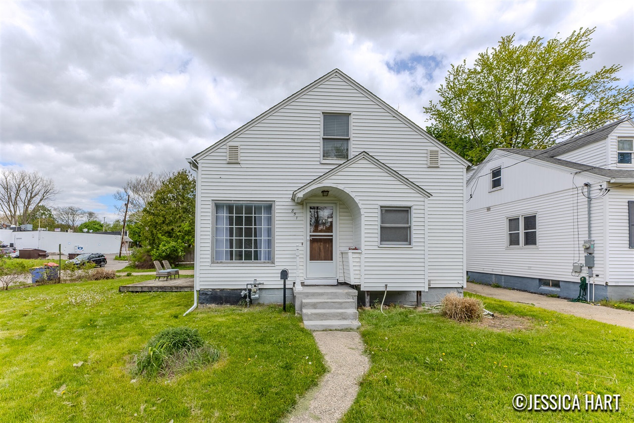 851 Hollywood Street, Grand Rapids, MI, 49505-3871
