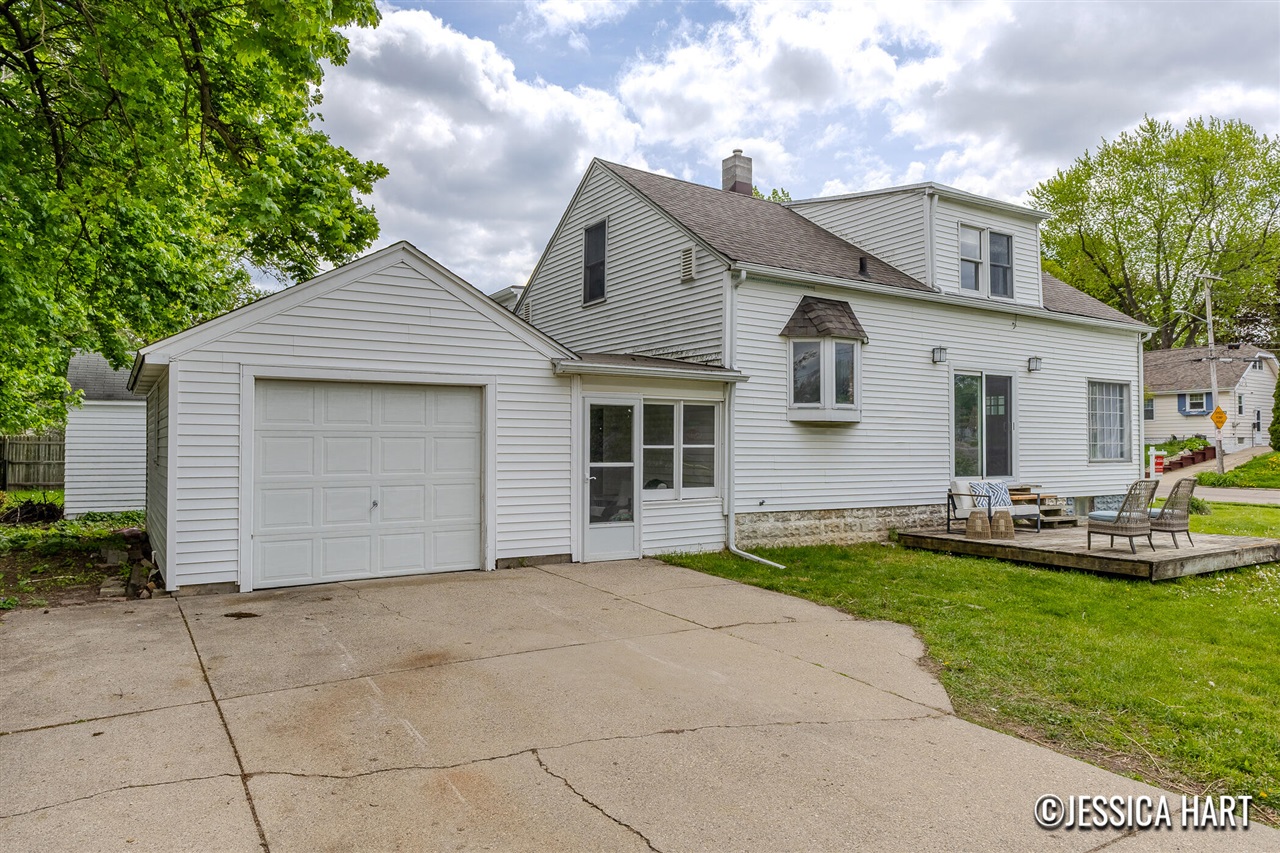 851 Hollywood Street, Grand Rapids, MI, 49505-3871