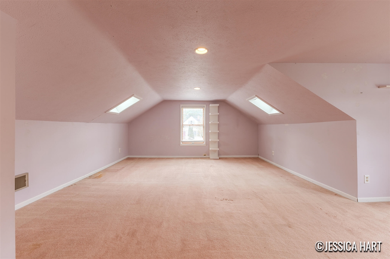 851 Hollywood Street, Grand Rapids, MI, 49505-3871