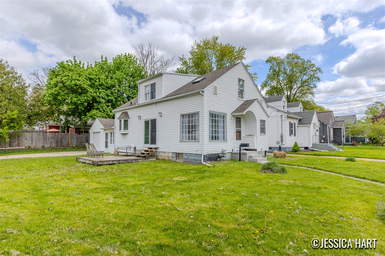 851 Hollywood Street, Grand Rapids, MI, 49505-3871