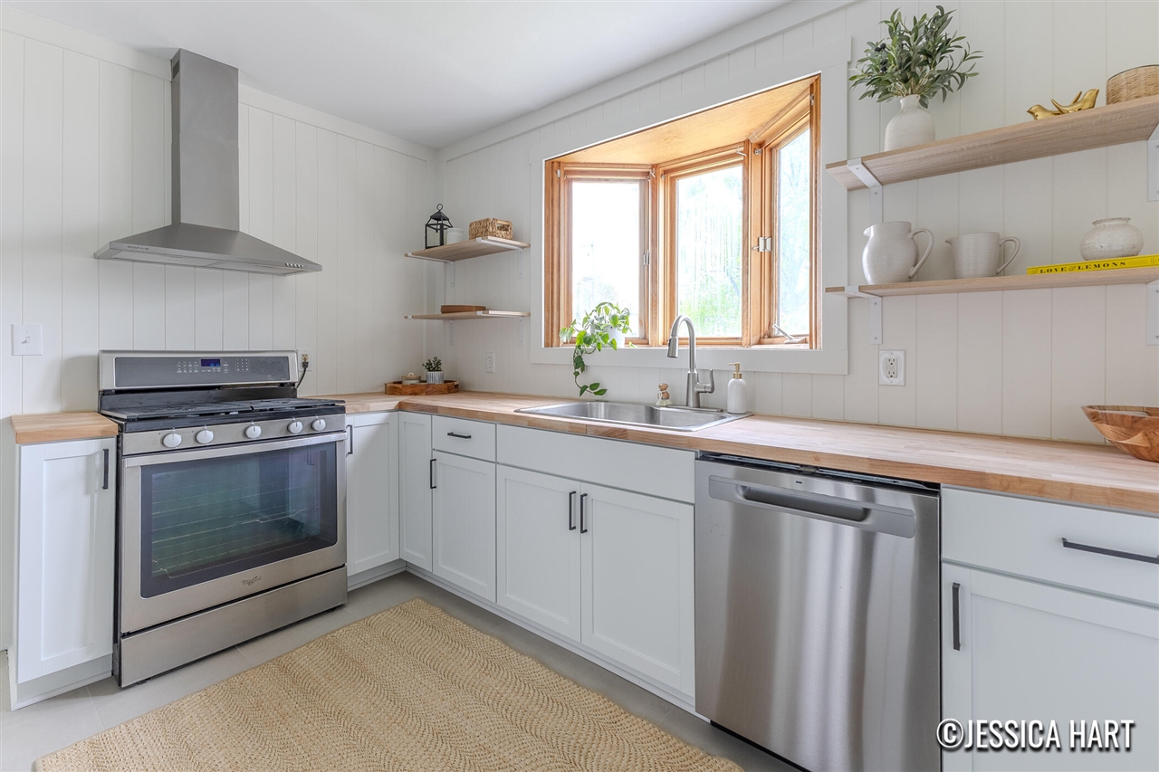 851 Hollywood Street, Grand Rapids, MI, 49505-3871