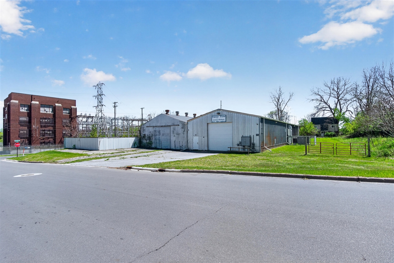 301 Hillsdale Street, Jackson, MI, 49202-2243