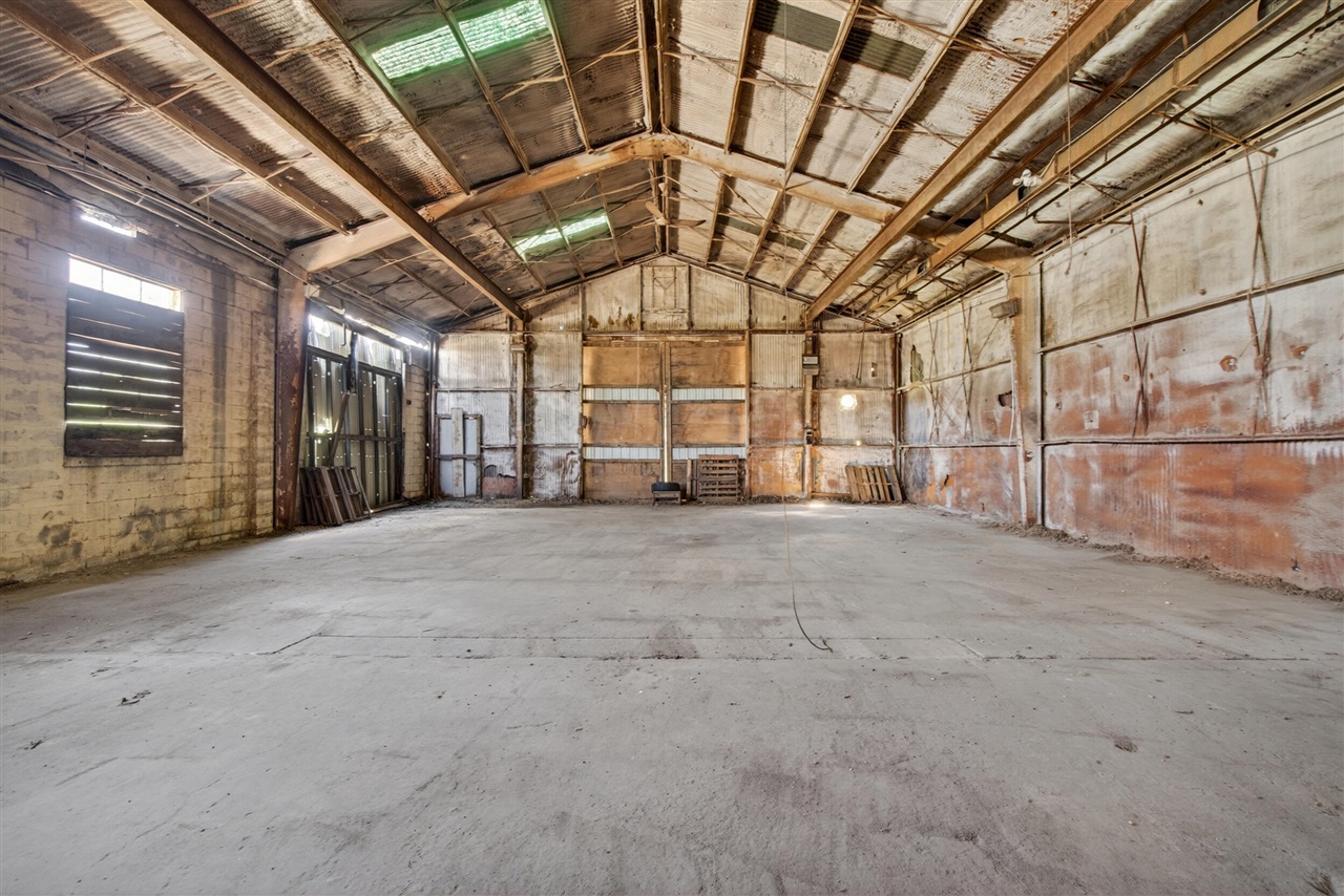 301 Hillsdale Street, Jackson, MI, 49202-2243