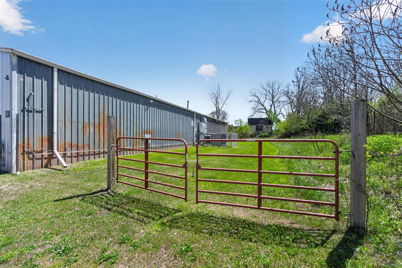 301 Hillsdale Street, Jackson, MI, 49202-2243