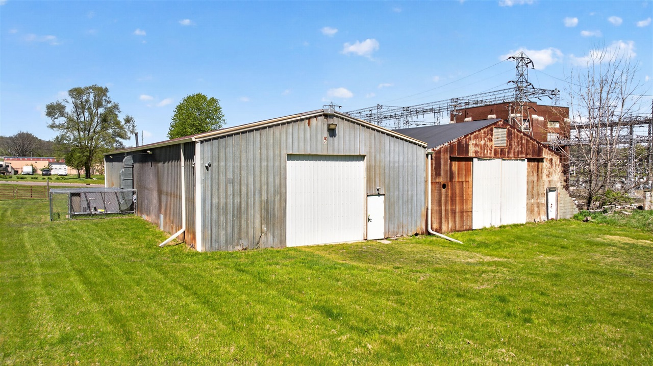 301 Hillsdale Street, Jackson, MI, 49202-2243