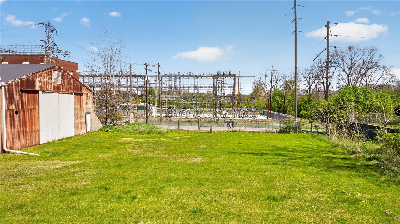 301 Hillsdale Street, Jackson, MI, 49202-2243