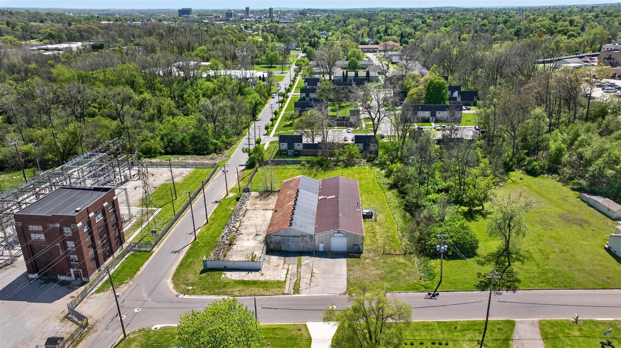 301 Hillsdale Street, Jackson, MI, 49202-2243