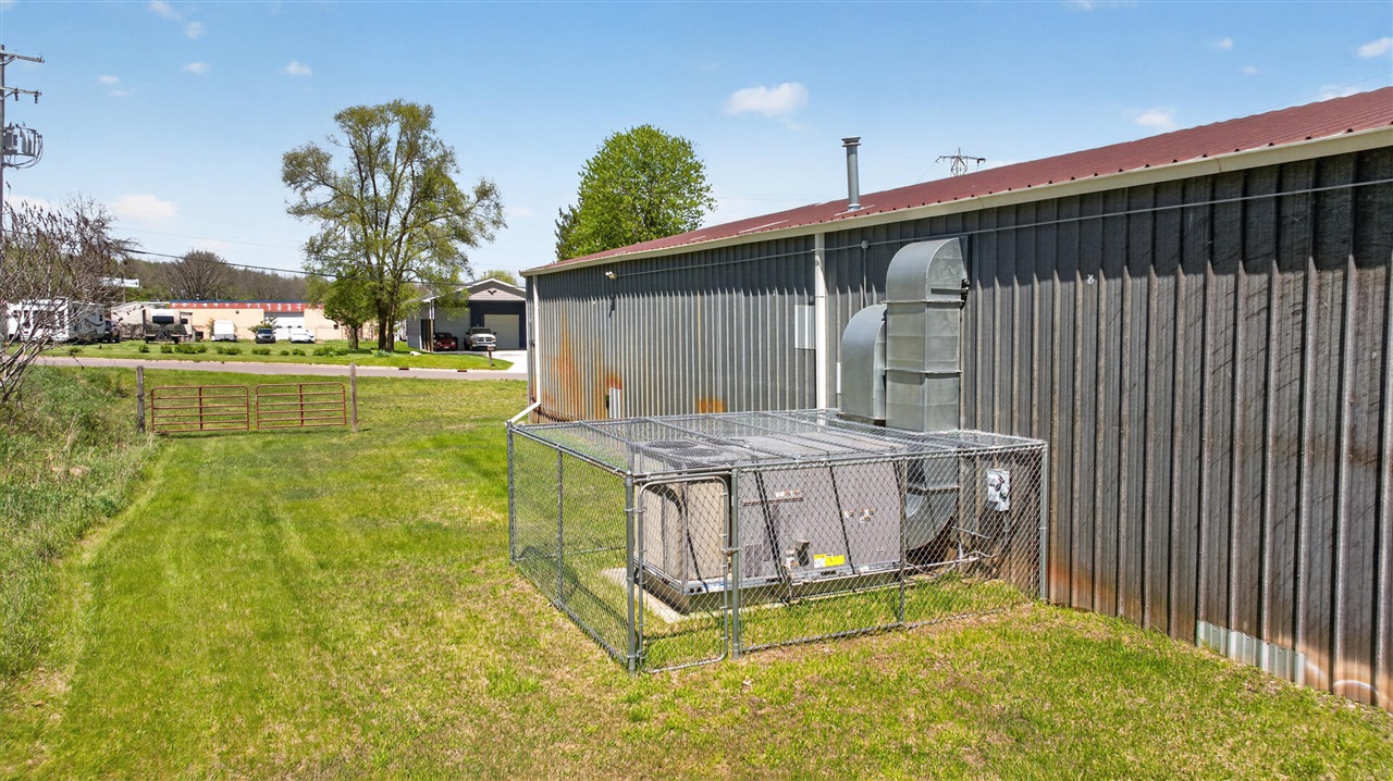 301 Hillsdale Street, Jackson, MI, 49202-2243