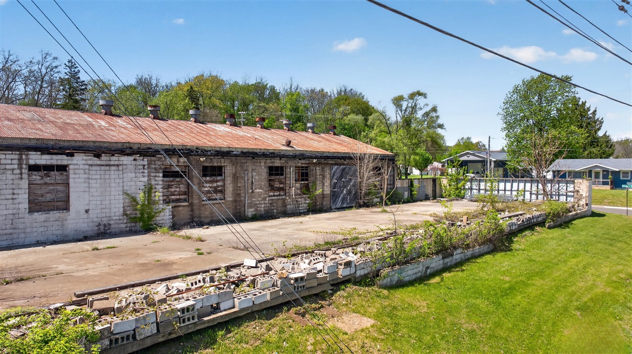 301 Hillsdale Street, Jackson, MI, 49202-2243