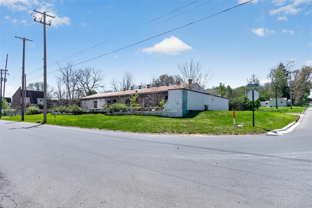 301 Hillsdale Street, Jackson, MI, 49202-2243