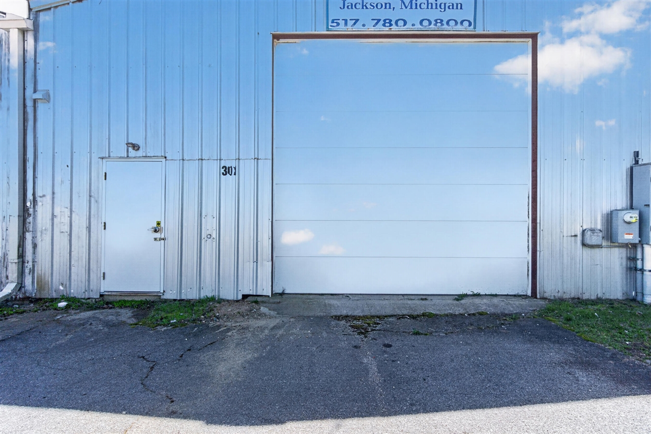 301 Hillsdale Street, Jackson, MI, 49202-2243