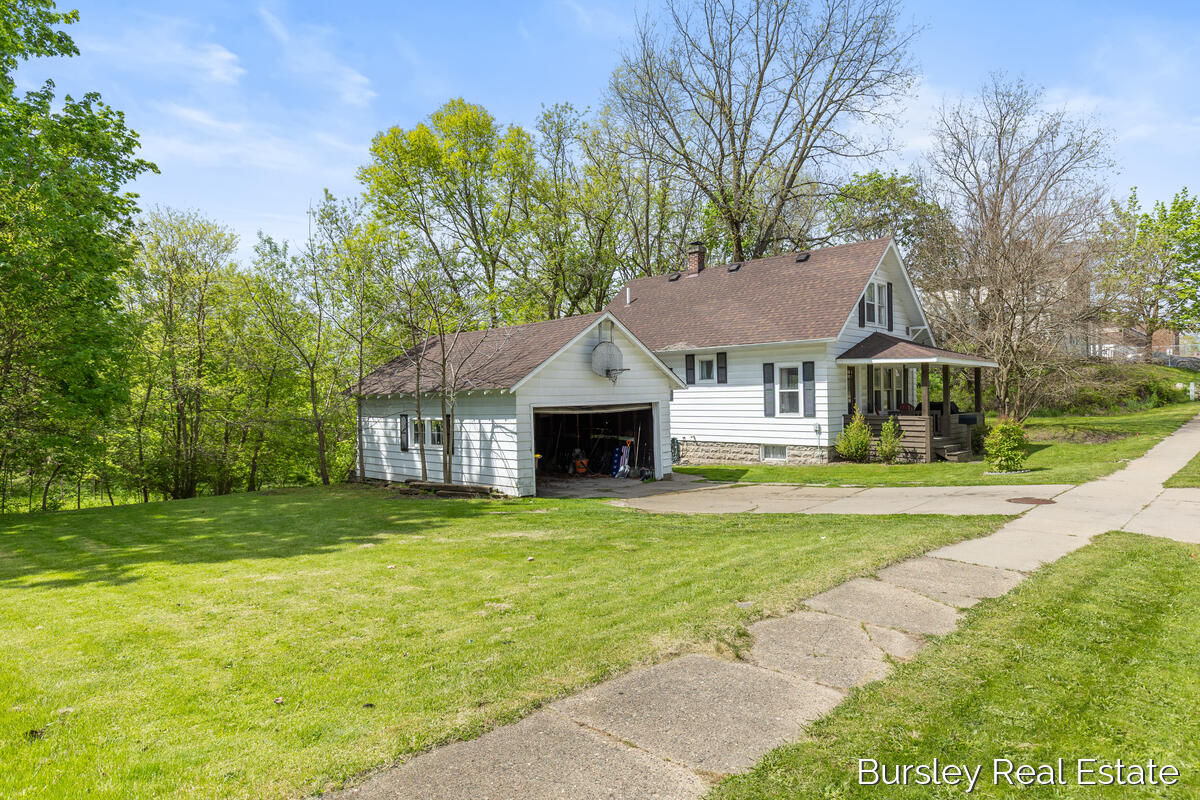447 E Lincoln Avenue, Ionia, MI, 48846-1331