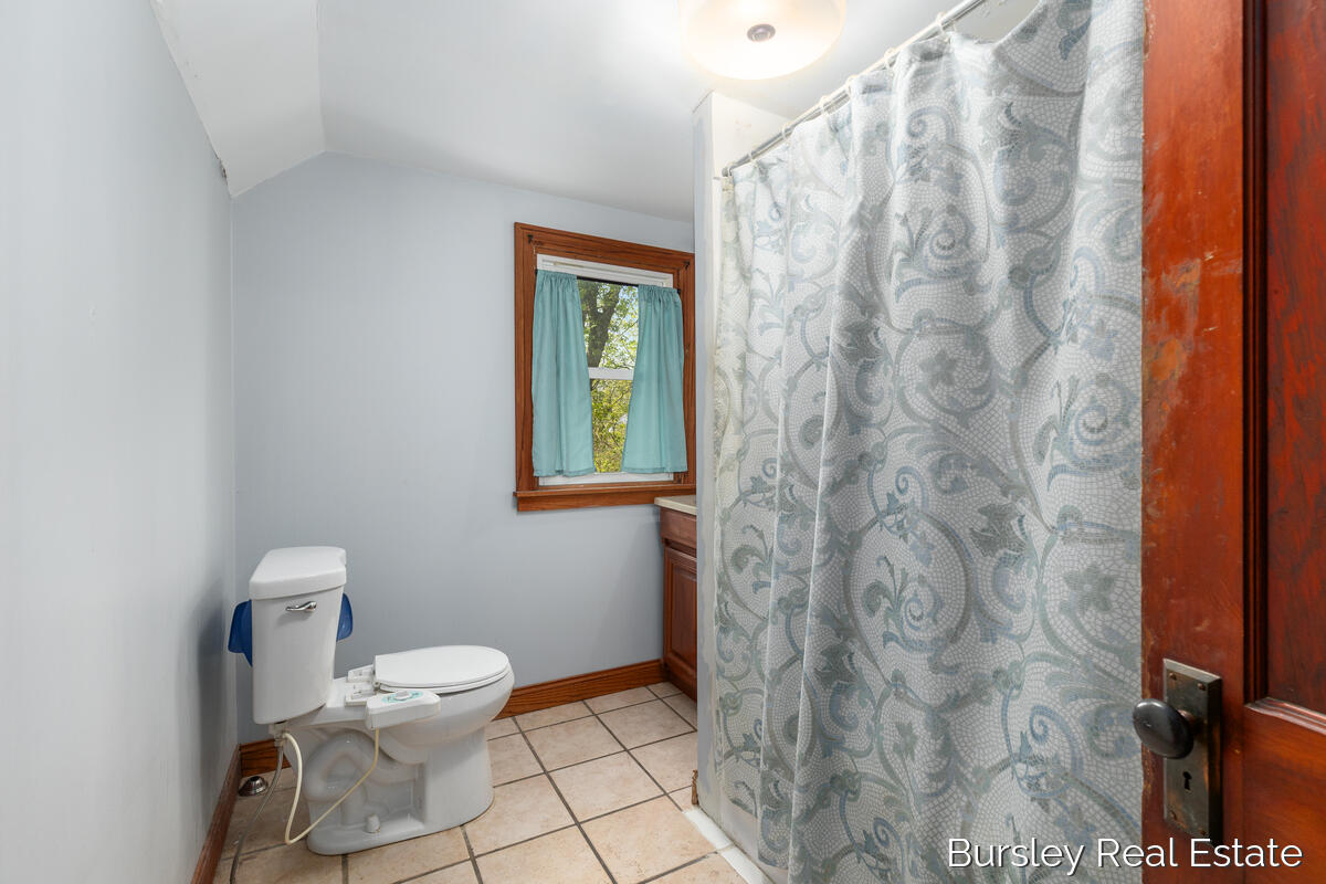447 E Lincoln Avenue, Ionia, MI, 48846-1331