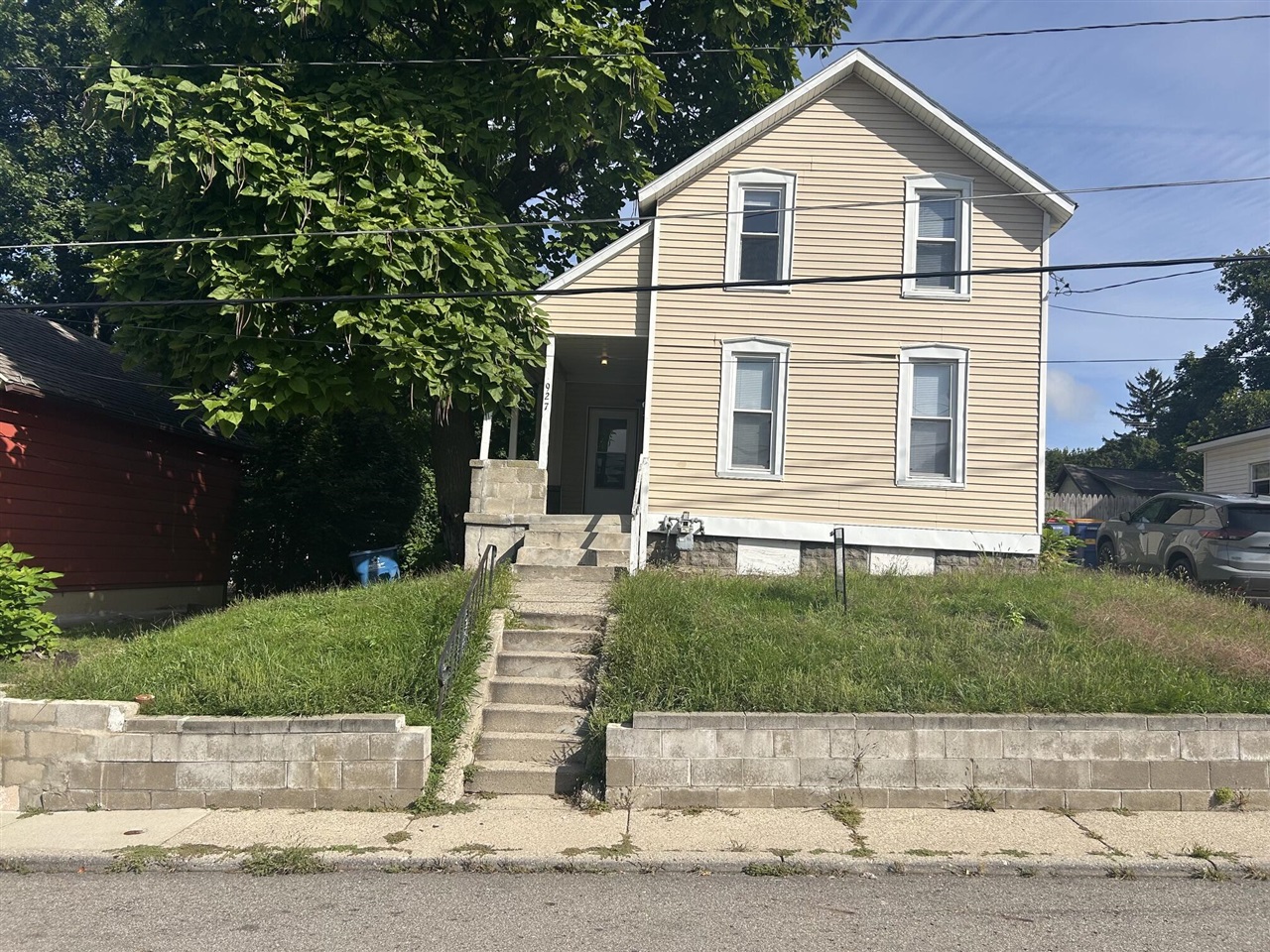 Photo 2 of Single family home for sale at 927 Bemis St, Grand Rapids, MI 49506 | MLS# 70530294 | Listing updated on 2026-09-14