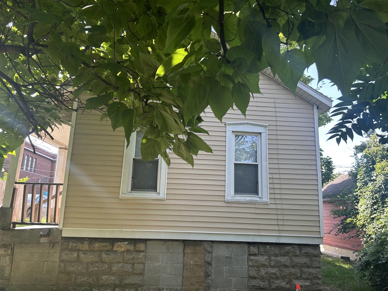 Photo 3 of Single family home for sale at 927 Bemis St, Grand Rapids, MI 49506 | MLS# 70530294 | Listing updated on 2026-09-14