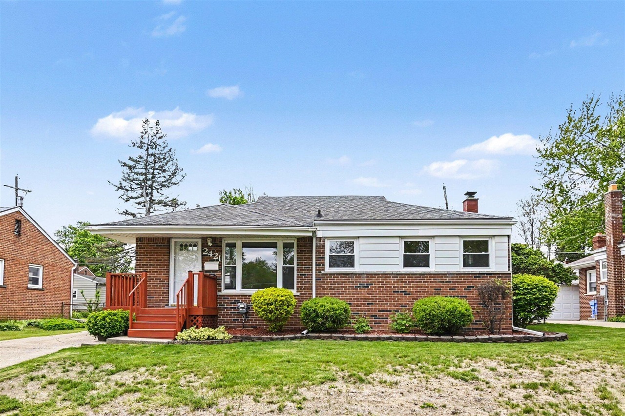2421 Barstow Road, Lansing, MI, 48906-3740