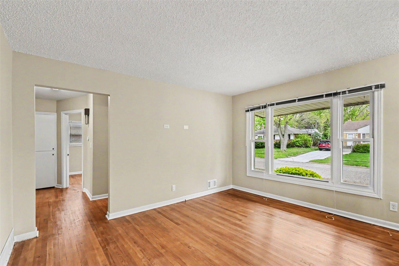 2421 Barstow Road, Lansing, MI, 48906-3740