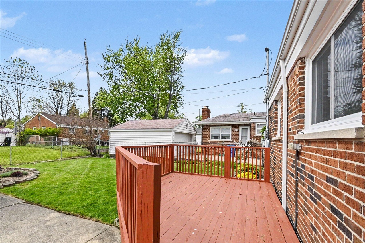 2421 Barstow Road, Lansing, MI, 48906-3740