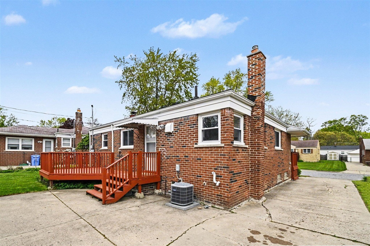 2421 Barstow Road, Lansing, MI, 48906-3740