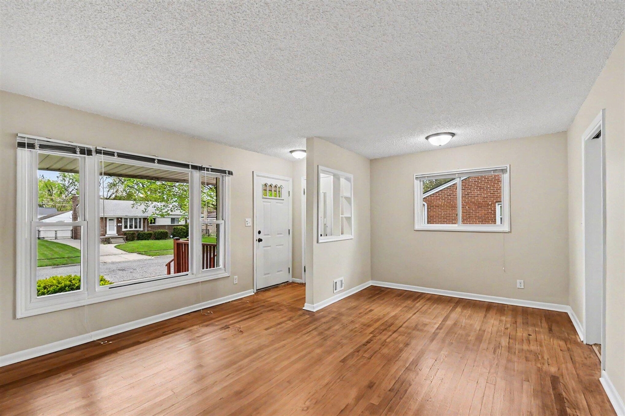 2421 Barstow Road, Lansing, MI, 48906-3740