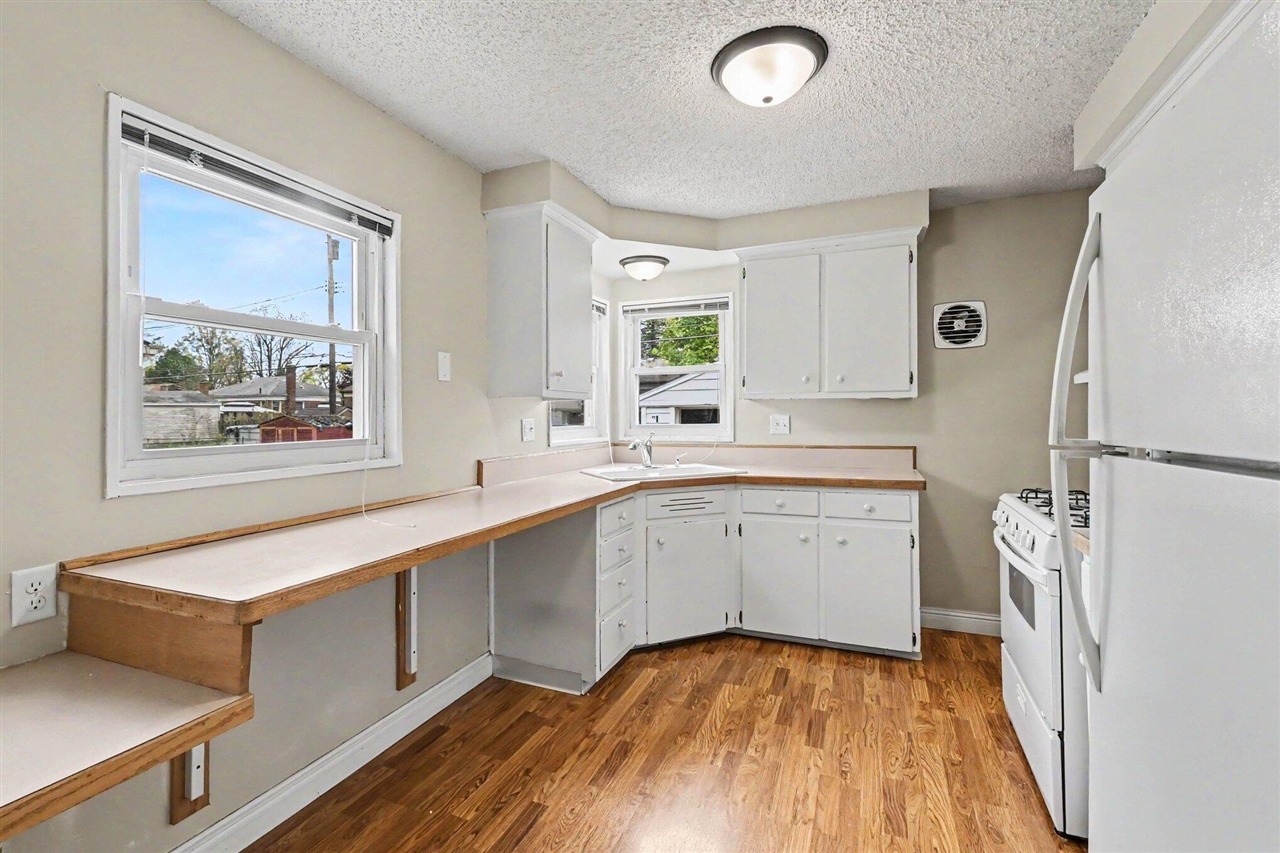 2421 Barstow Road, Lansing, MI, 48906-3740